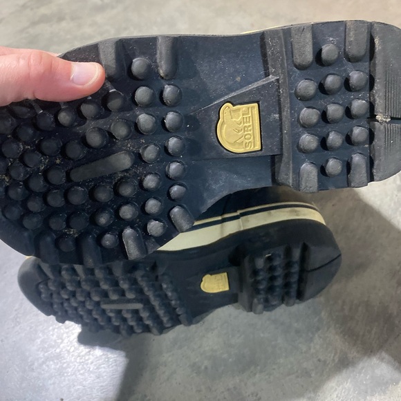Sorel Caribou Tan and Black Winter Boots - Picture 4 of 5